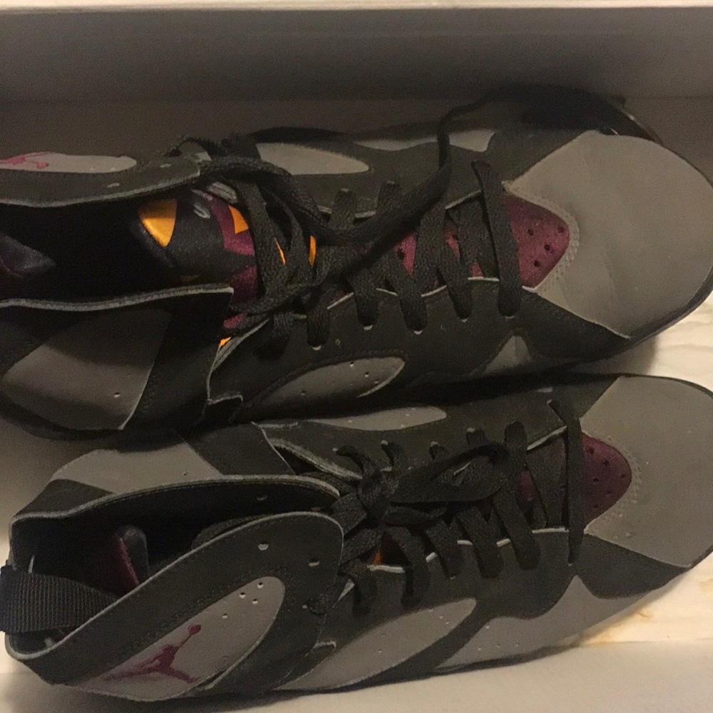 100% aunthentic retro 7's (Bordeaux) w\ box